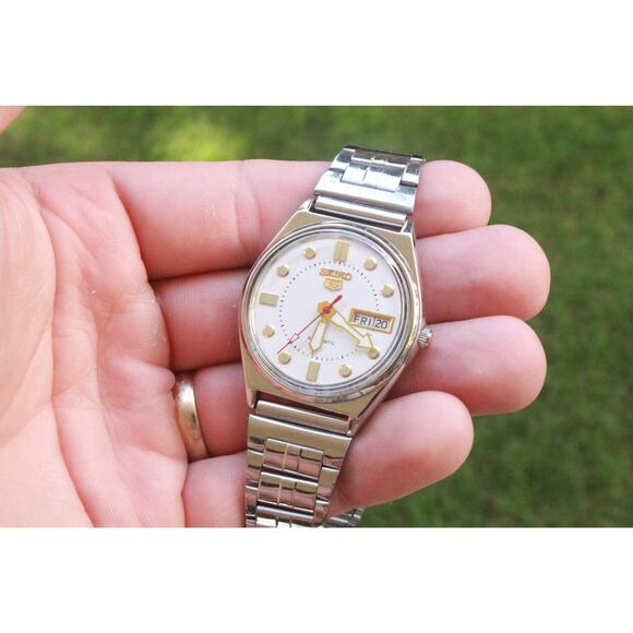Vintage 1981 Seiko Automatic Mens Silver Watch W/daydate & Gold accents - Picture 6 of 6